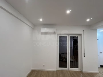 Apartamento T2 para Arrendamento em Algés, Linda-A-Velha e Cruz Quebrada-Dafundo