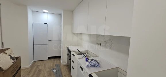 Apartamento T2 para Arrendamento em Algés, Linda-A-Velha e Cruz Quebrada-Dafundo
