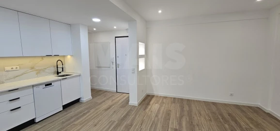Apartamento T2 para Arrendamento em Algés, Linda-A-Velha e Cruz Quebrada-Dafundo