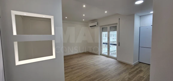 Apartamento T2 para Arrendamento em Algés, Linda-A-Velha e Cruz Quebrada-Dafundo