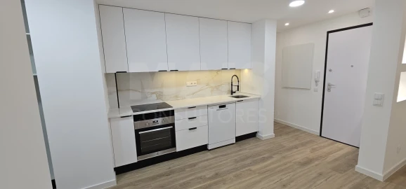 Apartamento T2 para Arrendamento em Algés, Linda-A-Velha e Cruz Quebrada-Dafundo