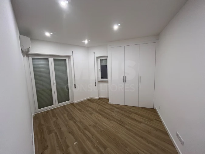 Apartamento T2 para Arrendamento em Algés, Linda-A-Velha e Cruz Quebrada-Dafundo Foto 5