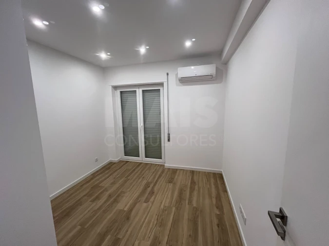 Apartamento T2 para Arrendamento em Algés, Linda-A-Velha e Cruz Quebrada-Dafundo Foto 4