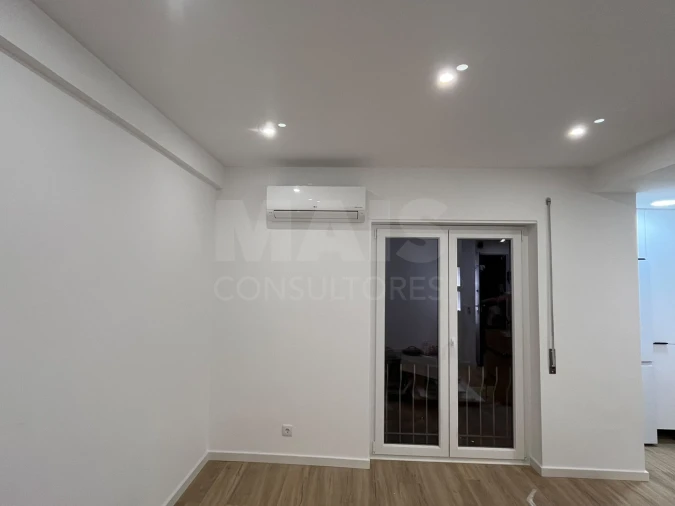 Apartamento T2 para Arrendamento em Algés, Linda-A-Velha e Cruz Quebrada-Dafundo Foto 7