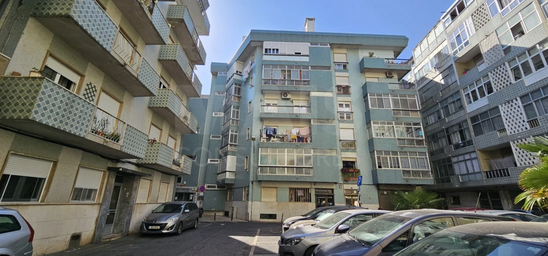 Apartamento T2 para Arrendamento em Algés, Linda-A-Velha e Cruz Quebrada-Dafundo Foto 9