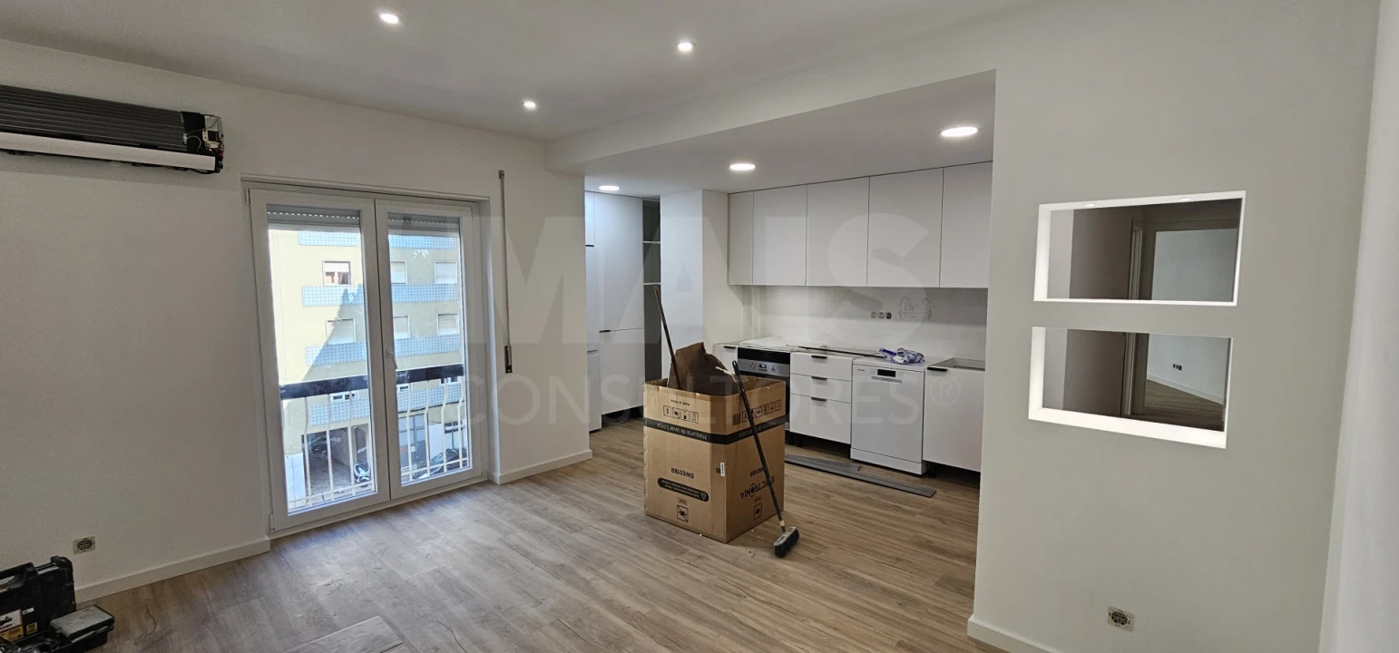 Apartamento T2 para Arrendamento em Algés, Linda-A-Velha e Cruz Quebrada-Dafundo Foto 10