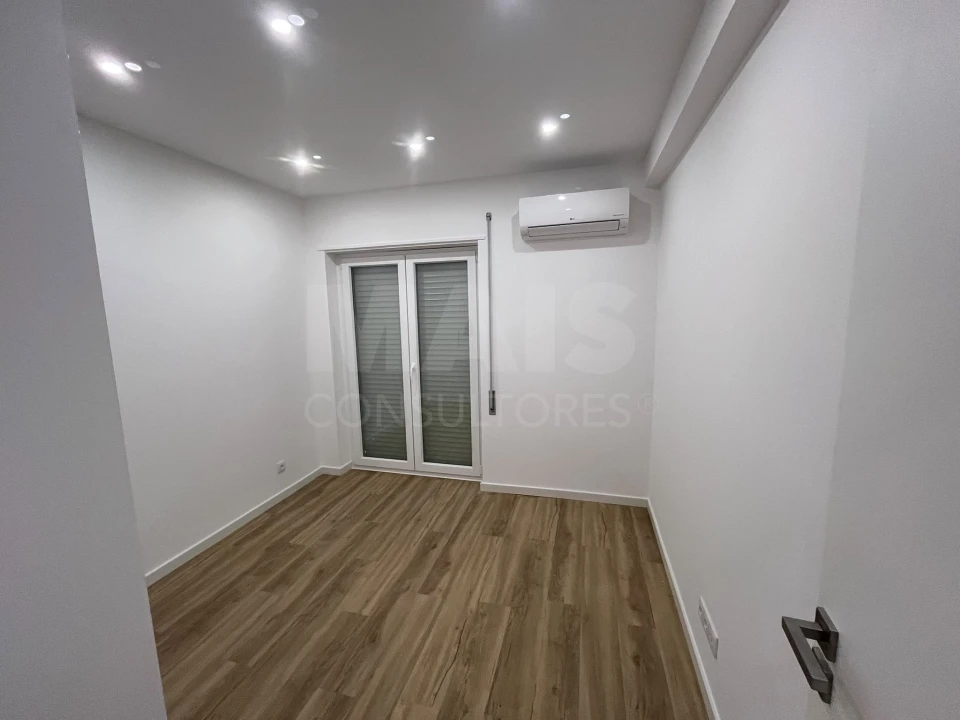 Apartamento T2 para Arrendamento em Algés, Linda-A-Velha e Cruz Quebrada-Dafundo Foto 4