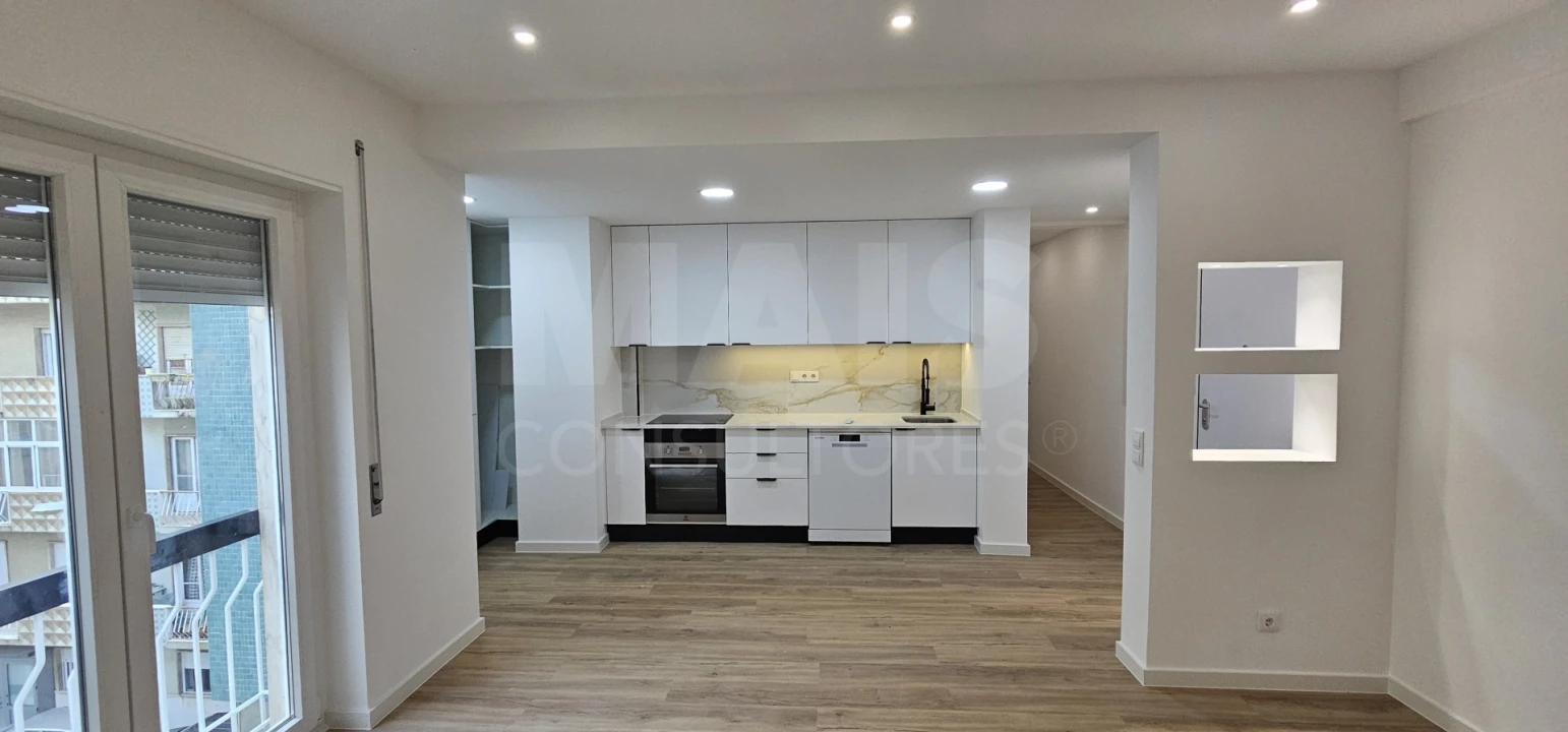 Apartamento T2 para Arrendamento em Algés, Linda-A-Velha e Cruz Quebrada-Dafundo Foto 10