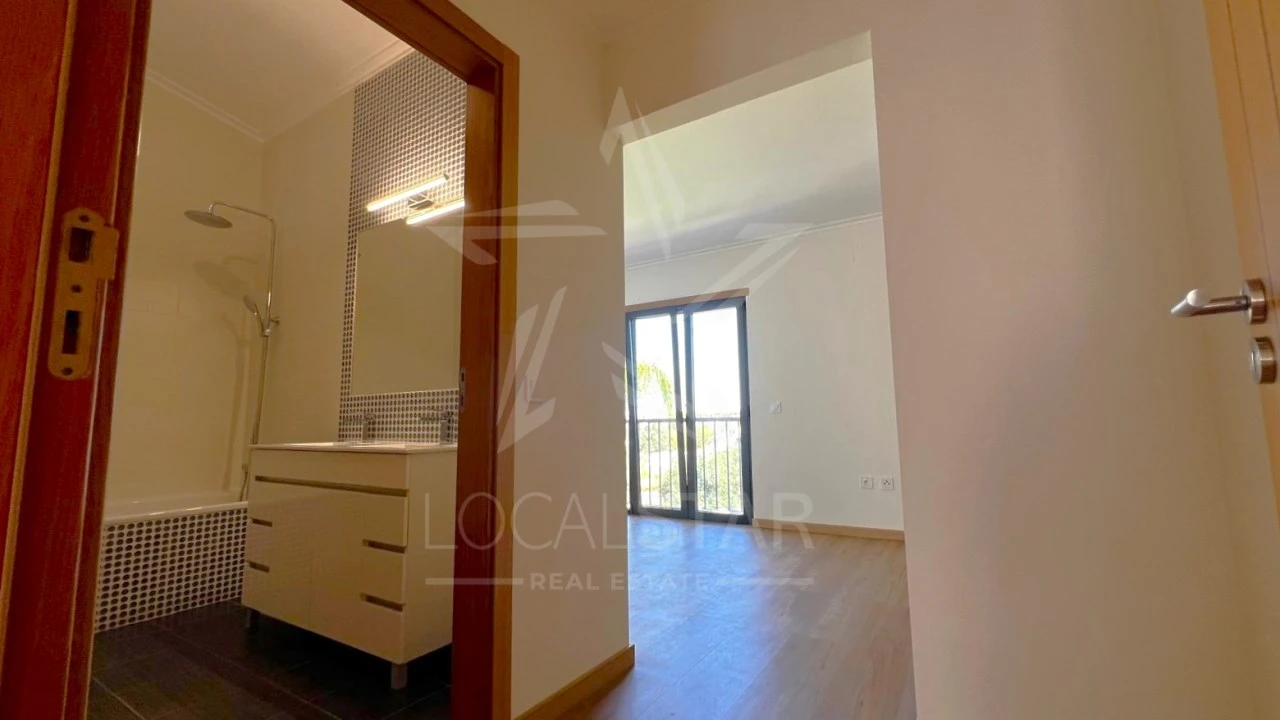 Moradia T3 para Venda em Guia Foto 33