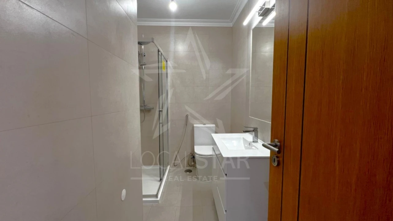 Moradia T3 para Venda em Guia Foto 38