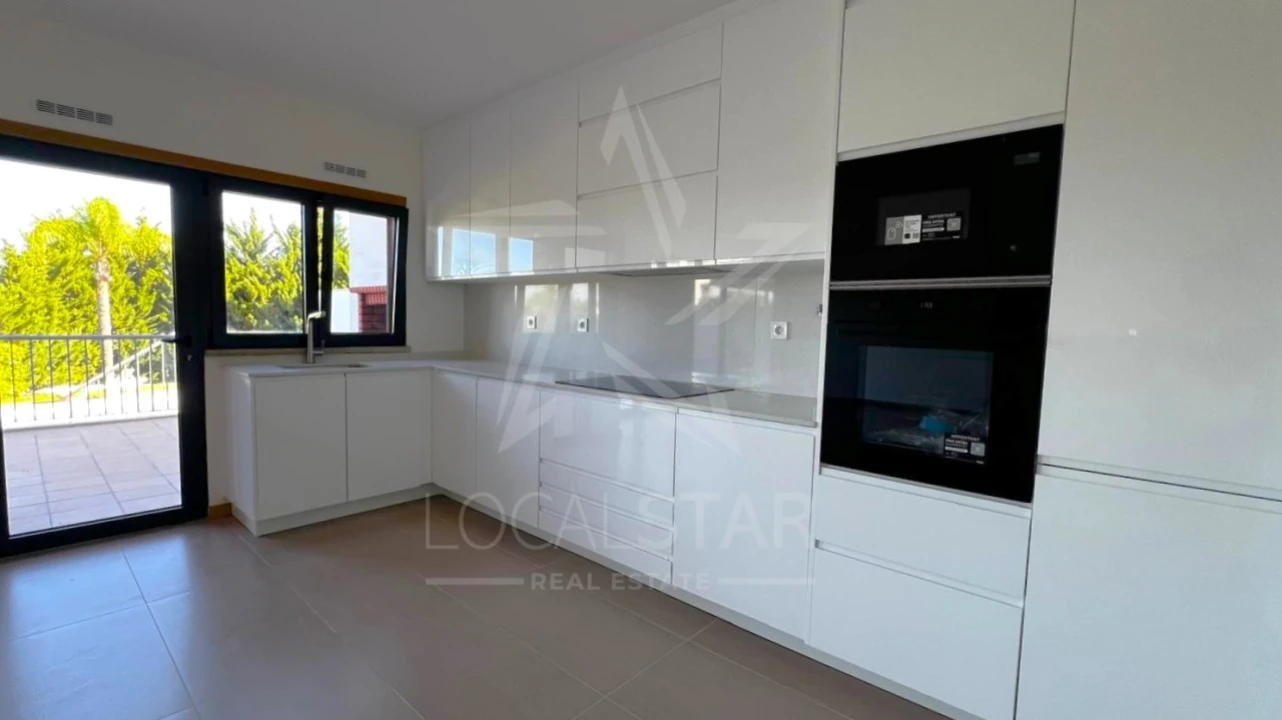 Moradia T3 para Venda em Guia Foto 9