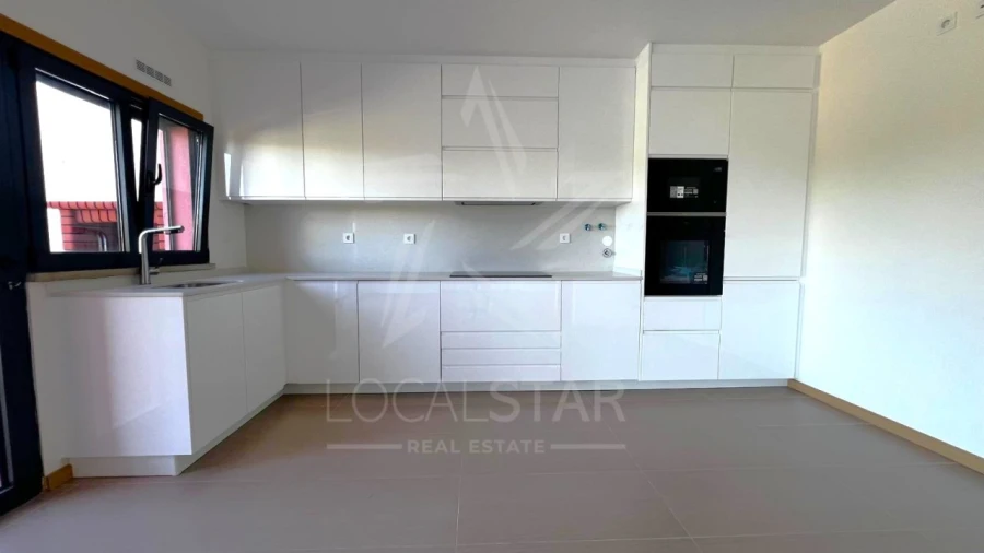 Moradia T3 para Venda em Guia Foto 13
