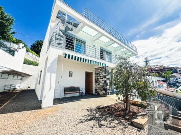 Moradia T4 para Venda em Funchal (Santa Luzia)