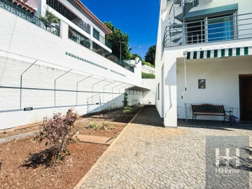 Moradia T4 para Venda em Funchal (Santa Luzia)