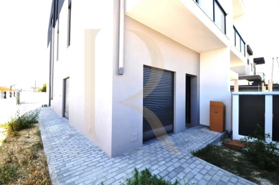 Moradia T4 para Venda em Fernao Ferro