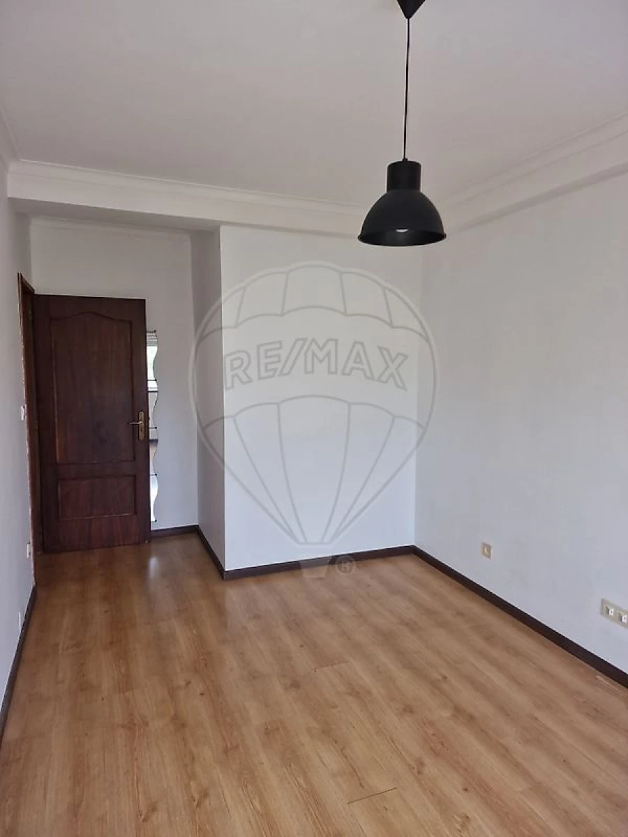 Apartamento T3 para Venda em Vilar de Andorinho Foto 6