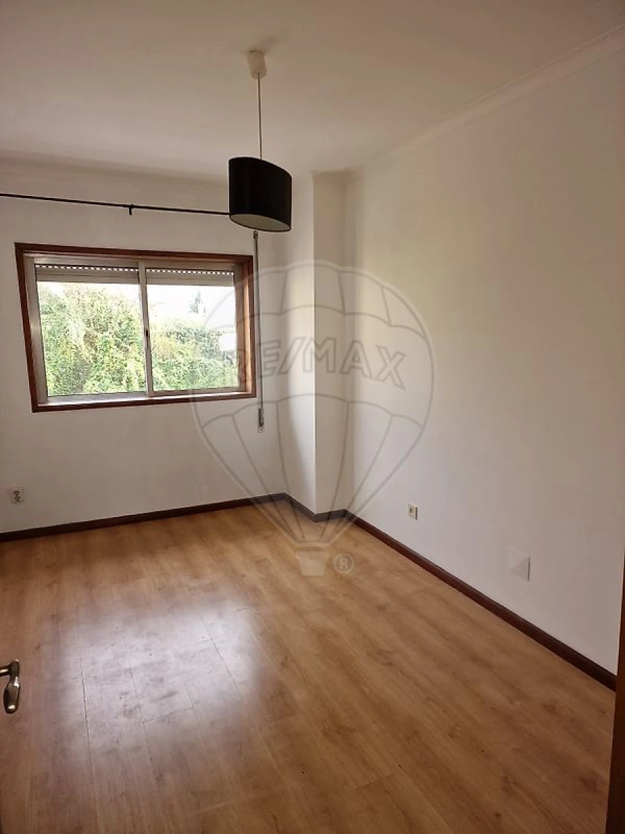 Apartamento T3 para Venda em Vilar de Andorinho Foto 2