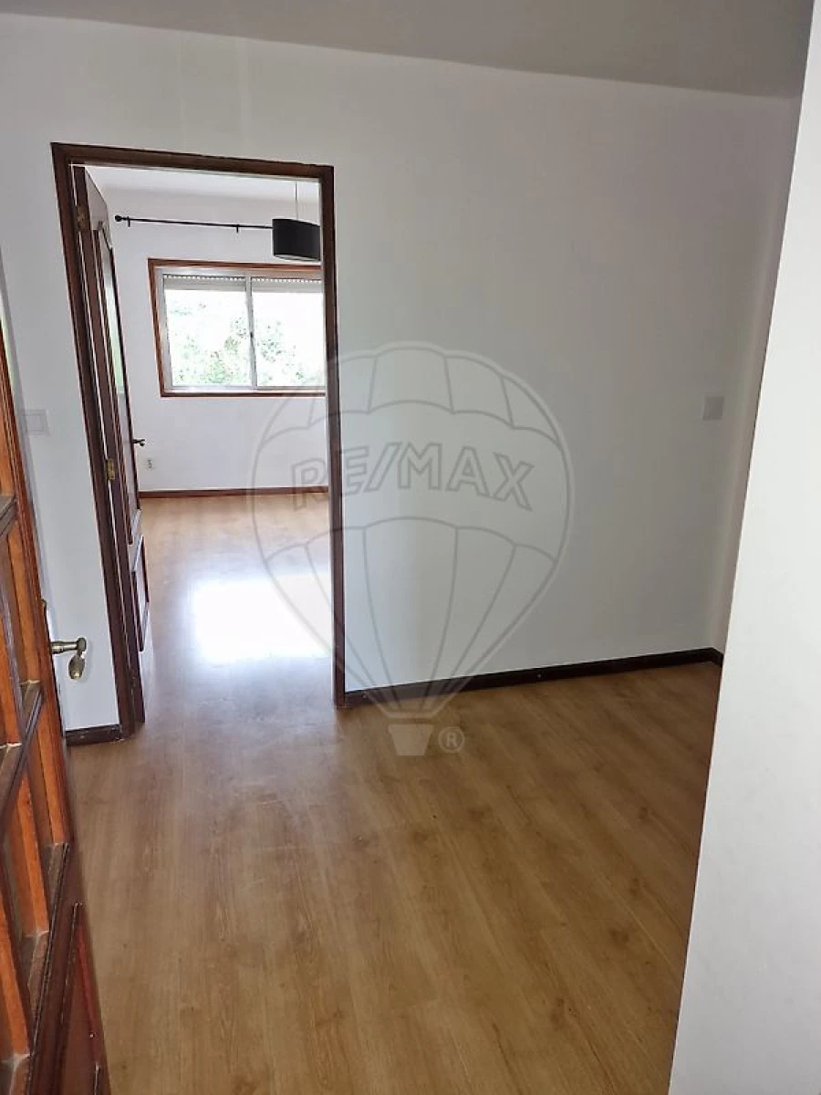 Apartamento T3 para Venda em Vilar de Andorinho Foto 9
