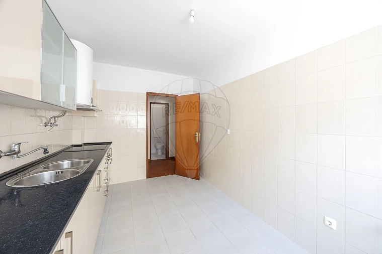 Apartamento T3 para Venda em Vimeiro Foto 12