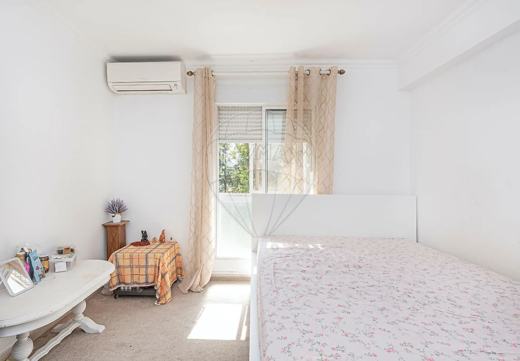 Apartamento T2 para Venda em Odivelas Foto 3