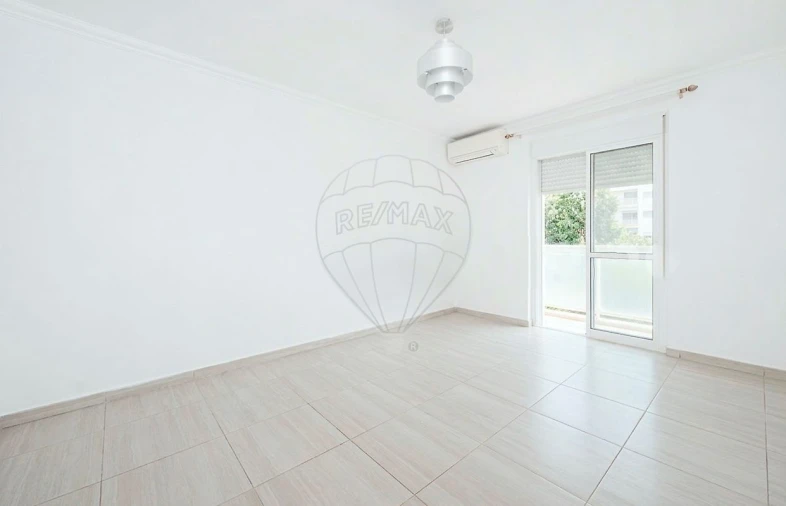 Apartamento T2 para Venda em Odivelas Foto 16