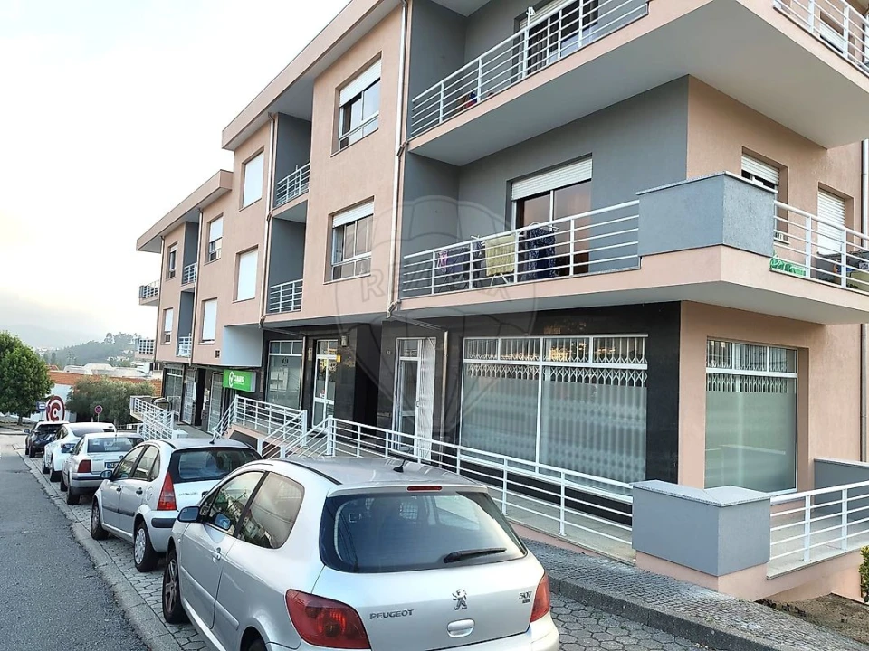 Loja para Arrendamento em Vila Chã, Codal e Vila Cova de Perrinho Foto 4