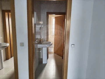 Loja para Arrendamento em Vila Chã, Codal e Vila Cova de Perrinho