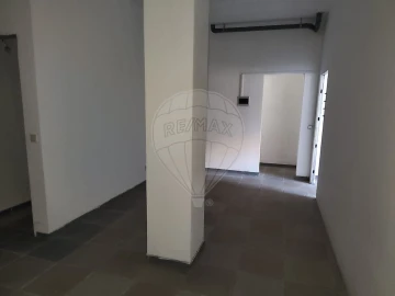 Loja para Arrendamento em Vila Chã, Codal e Vila Cova de Perrinho