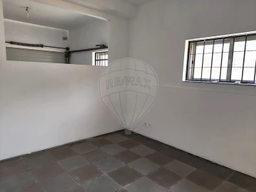Loja para Arrendamento em Vila Chã, Codal e Vila Cova de Perrinho