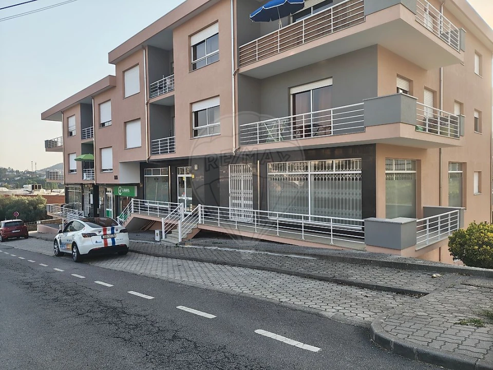 Loja para Arrendamento em Vila Chã, Codal e Vila Cova de Perrinho Foto 17