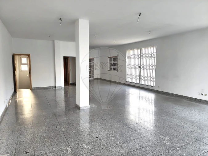 Loja para Arrendamento em Vila Chã, Codal e Vila Cova de Perrinho Foto 6