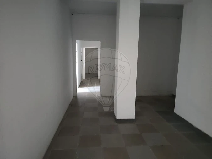 Loja para Arrendamento em Vila Chã, Codal e Vila Cova de Perrinho Foto 11