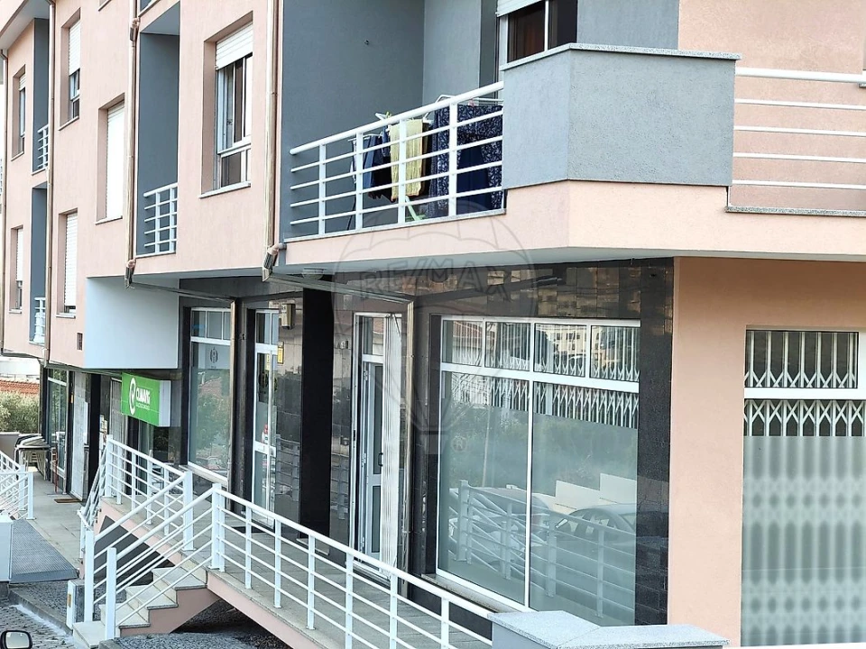 Loja para Arrendamento em Vila Chã, Codal e Vila Cova de Perrinho Foto 5