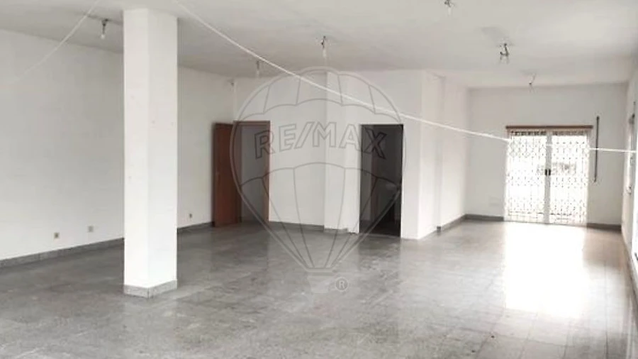 Loja para Arrendamento em Vila Chã, Codal e Vila Cova de Perrinho