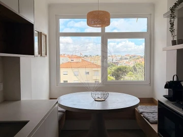 Apartamento T3 para Arrendamento em Carcavelos e Parede