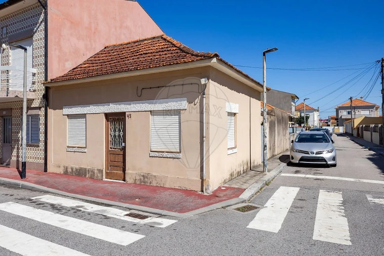 Moradia T2 para Venda em Arcozelo Foto 5