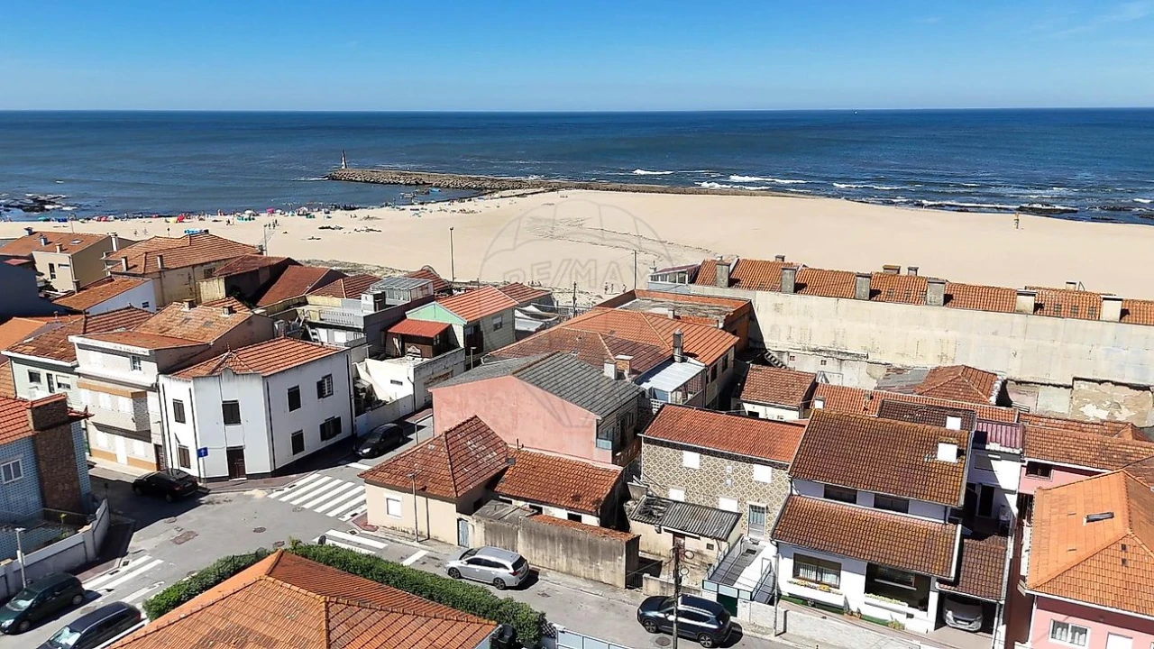 Moradia T2 para Venda em Arcozelo Foto 18