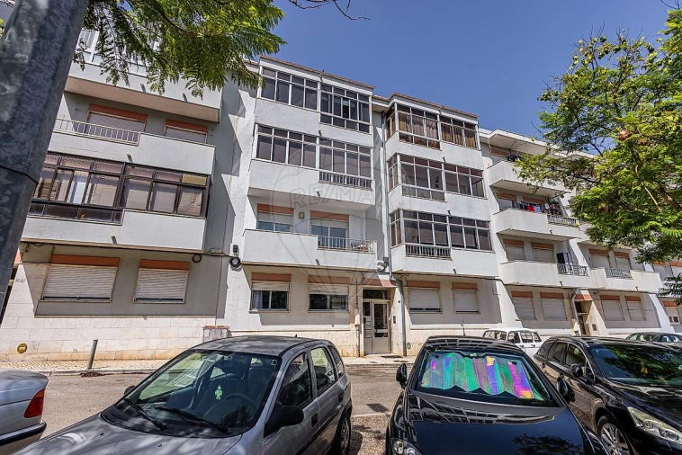 Apartamento T2 para Venda em Odivelas Foto 32