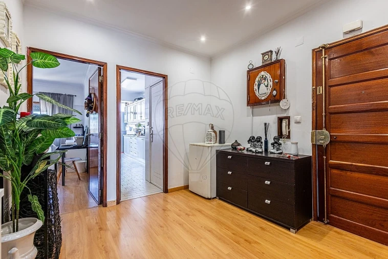 Apartamento T2 para Venda em Odivelas Foto 2
