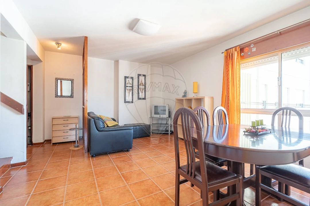 Apartamento T4 para Venda em Santo Antonio dos Olivais Foto 6