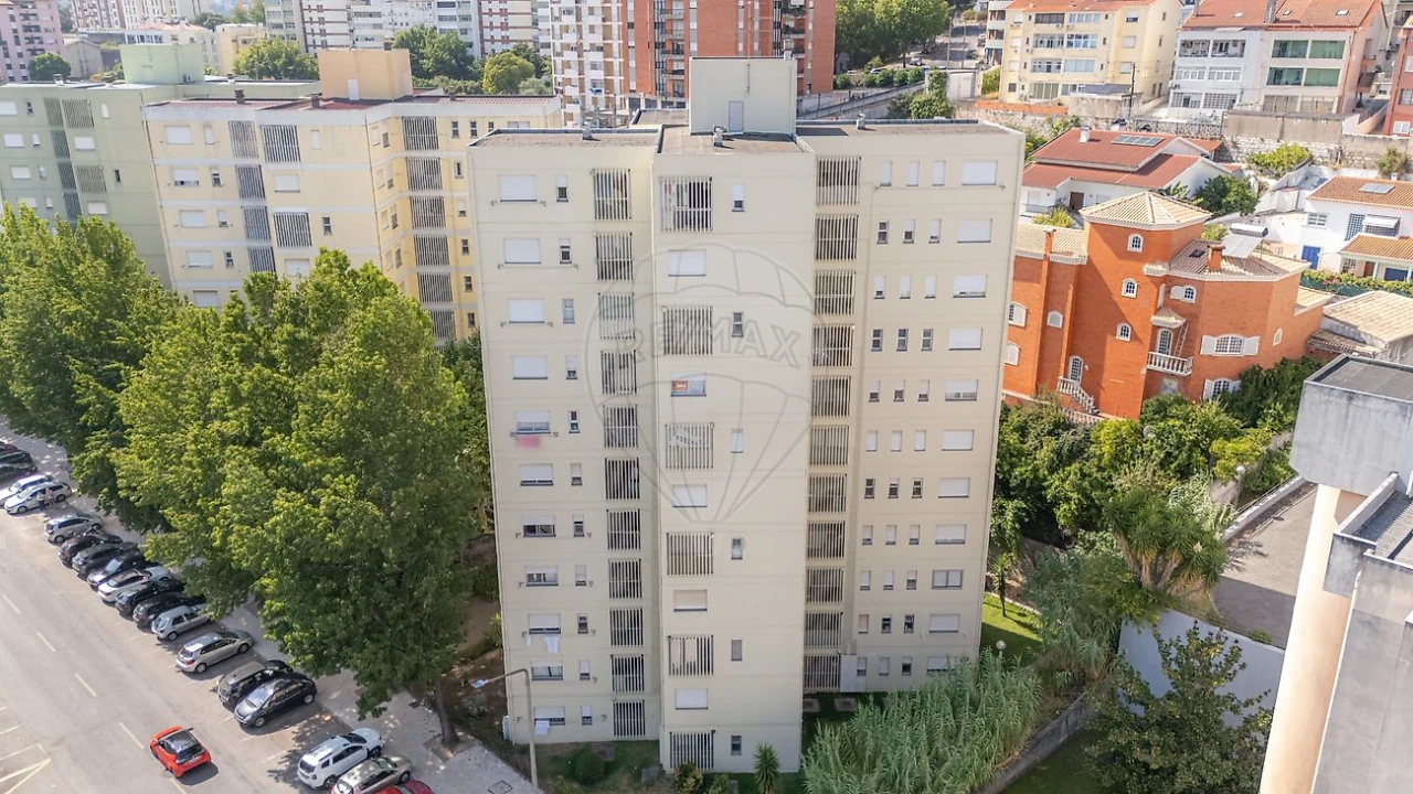 Apartamento T4 para Venda em Santo Antonio dos Olivais Foto 2