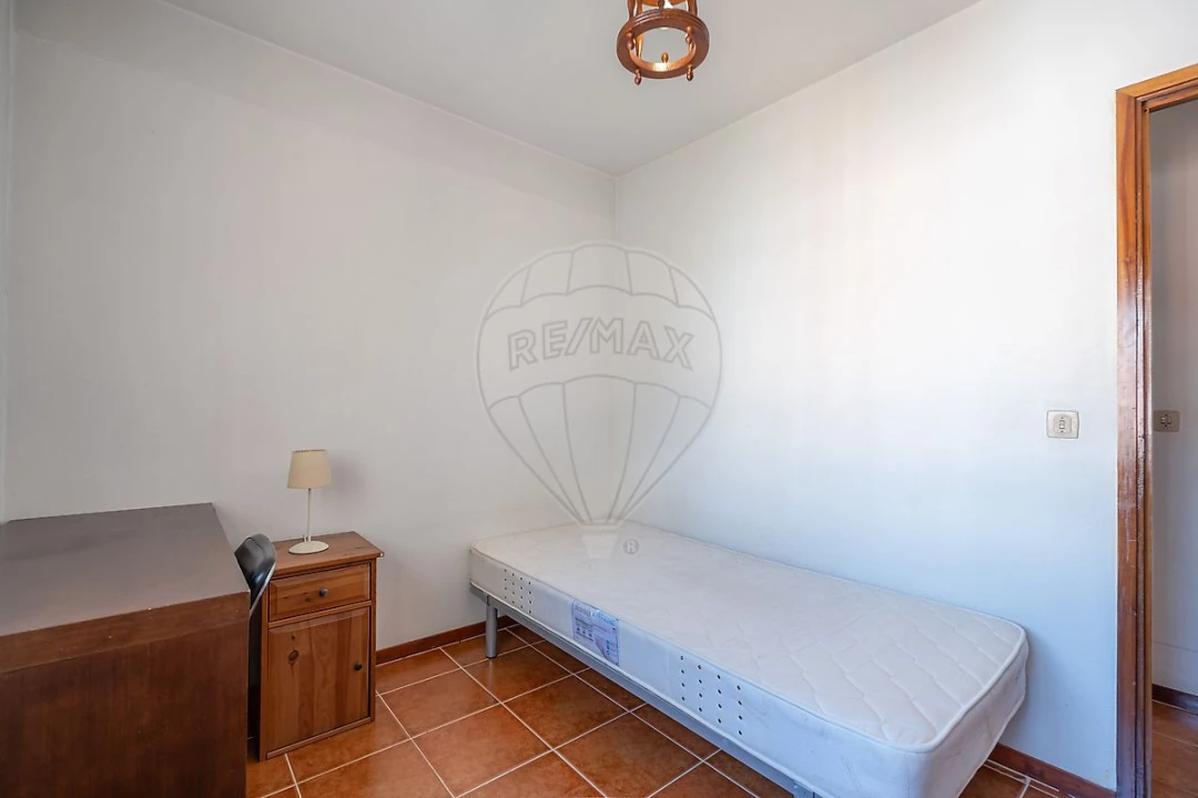 Apartamento T4 para Venda em Santo Antonio dos Olivais Foto 14
