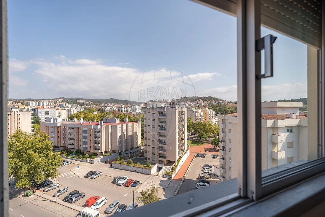 Apartamento T4 para Venda em Santo Antonio dos Olivais Foto 24