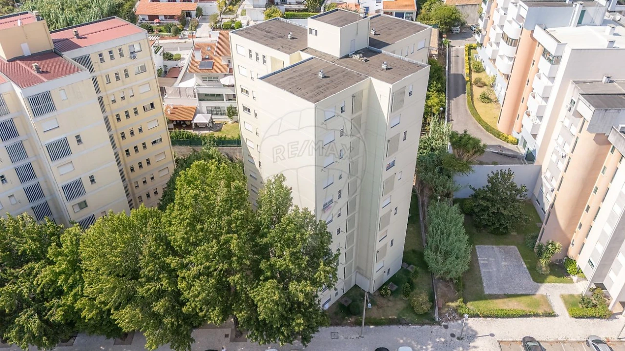 Apartamento T4 para Venda em Santo Antonio dos Olivais Foto 3