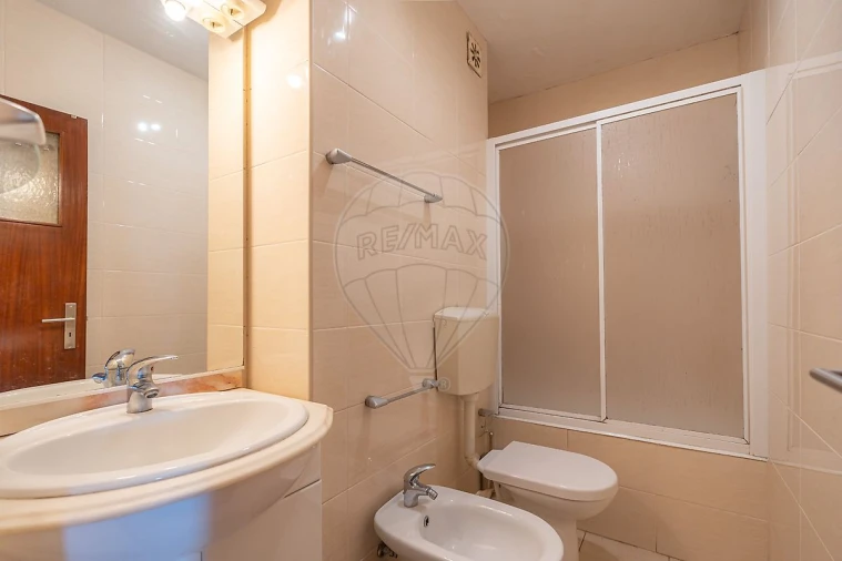 Apartamento T4 para Venda em Santo Antonio dos Olivais Foto 16