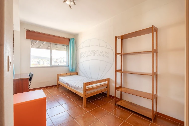 Apartamento T4 para Venda em Santo Antonio dos Olivais Foto 23
