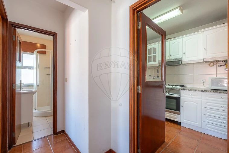 Apartamento T4 para Venda em Santo Antonio dos Olivais Foto 10