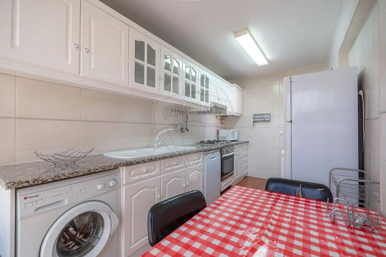 Apartamento T4 para Venda em Santo Antonio dos Olivais Foto 15