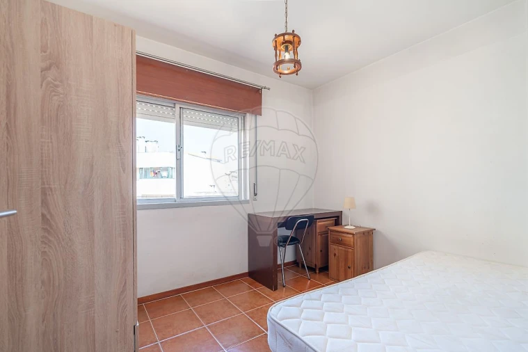 Apartamento T4 para Venda em Santo Antonio dos Olivais Foto 13