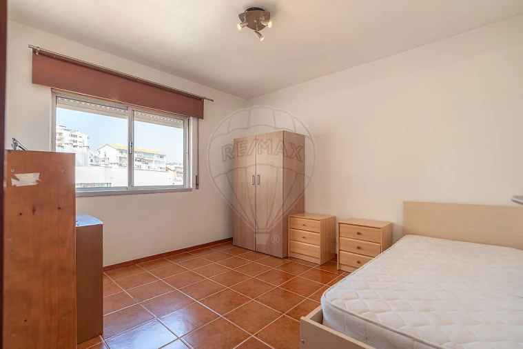 Apartamento T4 para Venda em Santo Antonio dos Olivais Foto 22